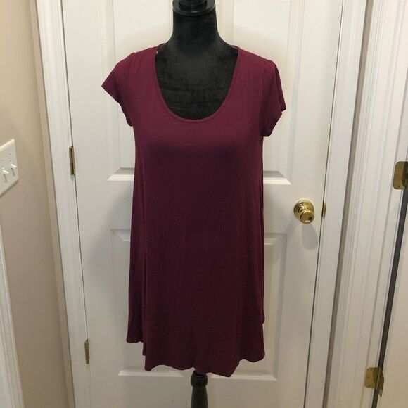 Socialite Dresses & Skirts - Socialite burgundy cap sleeve tee shirt dress size medium